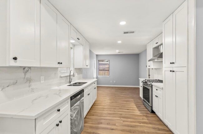 Photo - 7515 Jason St