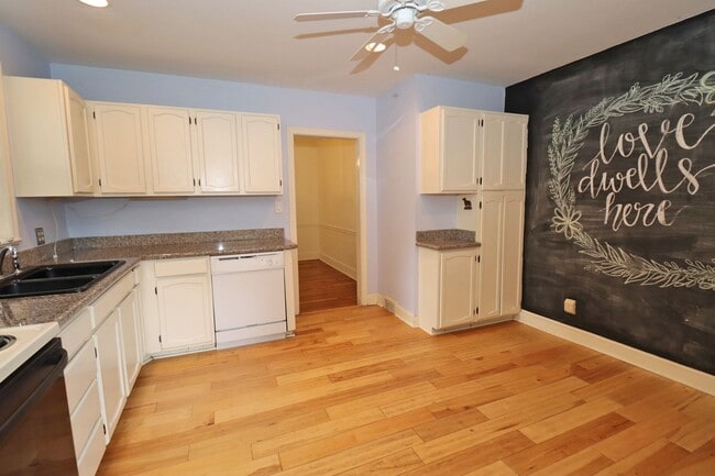 Photo - 2716 Heyward St