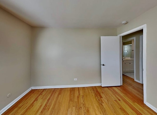 Photo - 7641 S Oconto Ave
