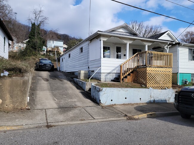 Building Photo - 1416 Frame St Rental