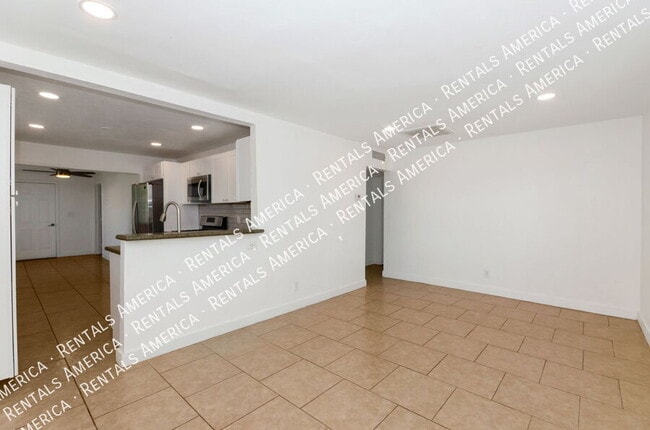 Photo - 525 E Linden St