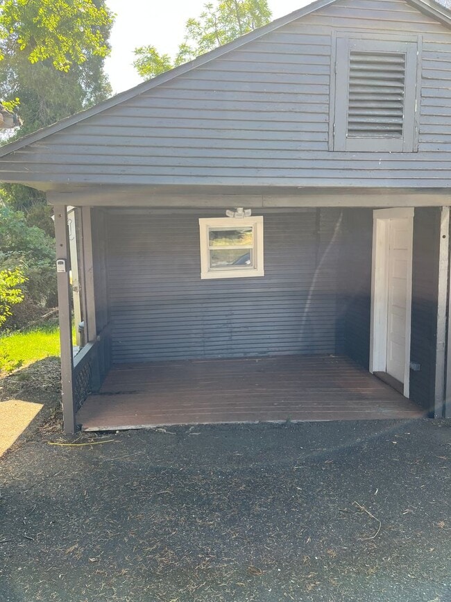 Photo - Cute and clean 2 Bedroom 1 Bathroom home in the heart of Roseburg.