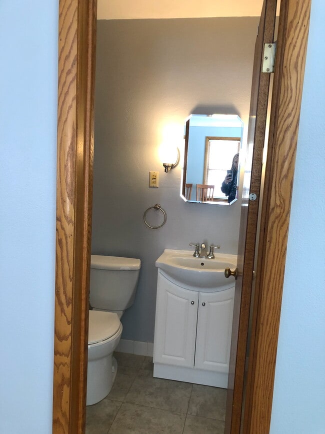 Photo - 307 4th St E