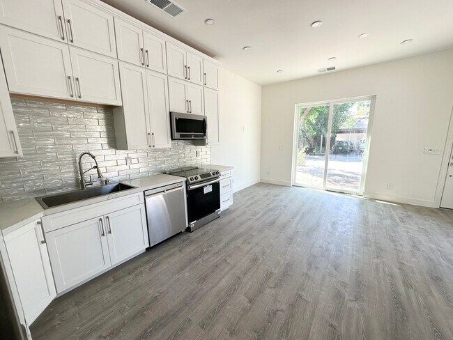 Photo - 2433 Creekhollow Ln