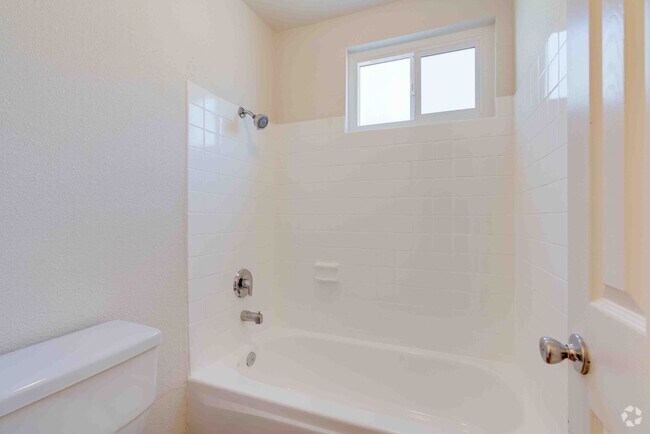 1BR, 1BA - 745SF