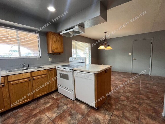 Photo - SPACIUS 3 BEDROOM 2 BATHROOM HOME IN GLENDALE FOR RENT