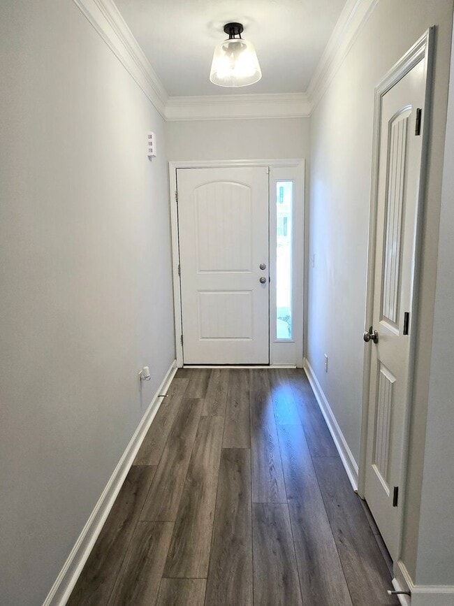 Photo - 725 Goodale Dr