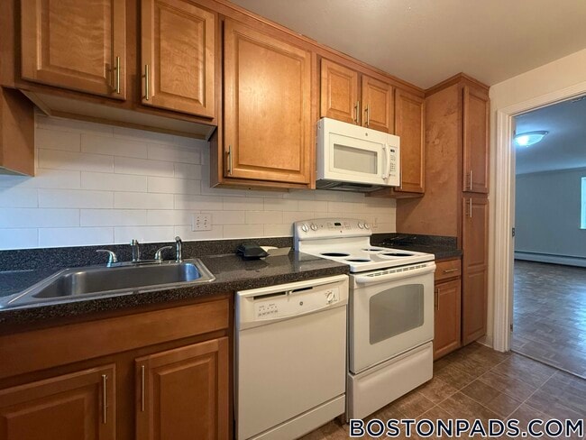 Building Photo - 32 Worthen Rd