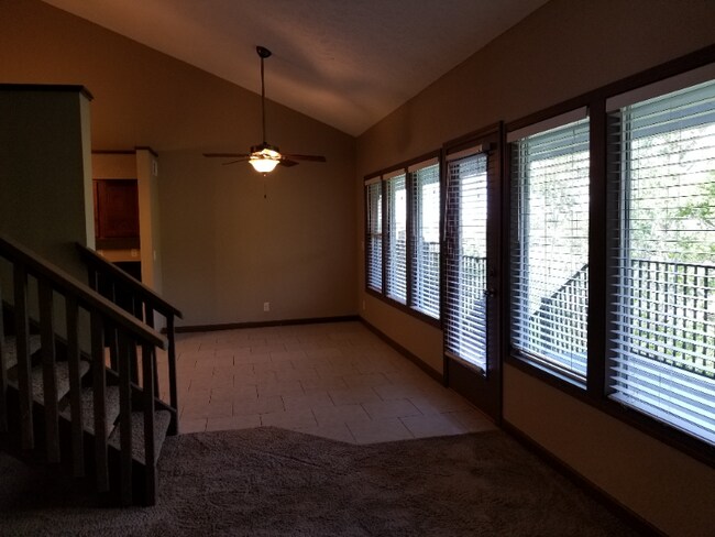 Photo - 1920 Parkwild Dr Unit 6