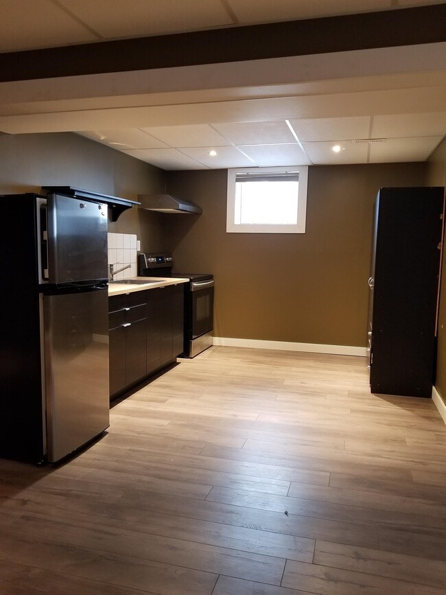 Photo - 2 Bed 1 Bath Unit in Olds, AB Unit Lower