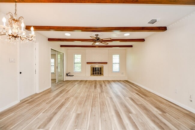 Photo - 162 Bluebonnet St
