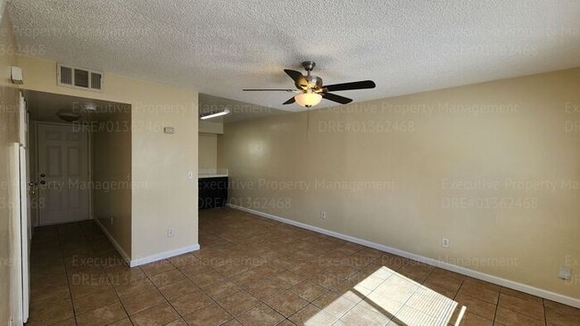 Photo - 2 bedroom, 1.5 bathroom townhome located near schools, shopping, restaurants, & Kern Medical Hosp...