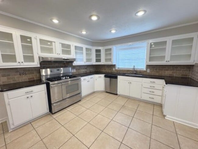 Photo - 995 N 23rd St