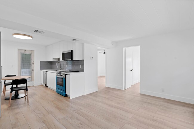 Photo - 241 NE 10th St
