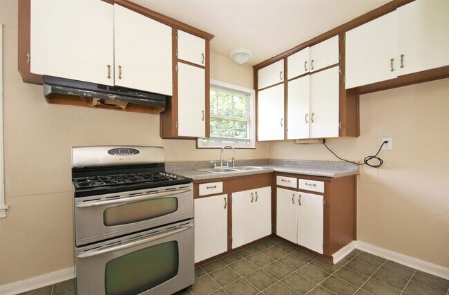 Photo - 5137 Chennault Rd