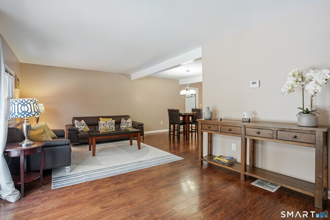 Photo - 62 Sherry Ln