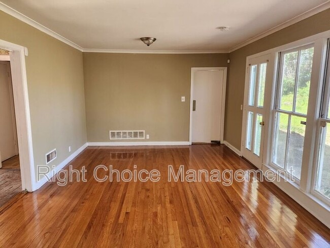 Photo - 1097 Bolton Ct