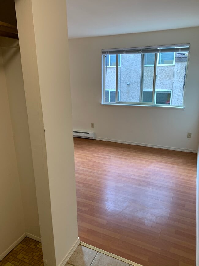 Photo - 4230 NE 8th Ave