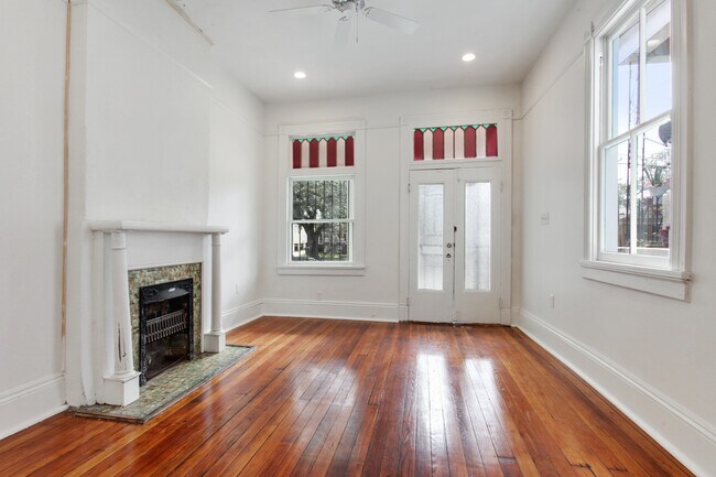 Photo - 3025 Banks- left