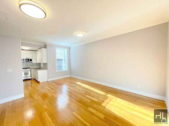 Building Photo - Renovated 2 bedroom 1 bathroom with laundr... Unit 10A Rental