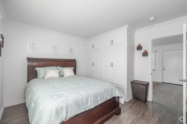1BR, 1BA - 700SF - Bedroom