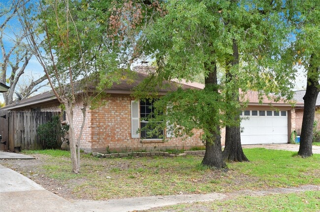 Photo - 323 Edgeton Ct