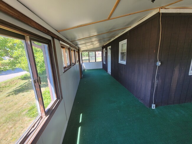 Photo - 1494 Thompson Rd