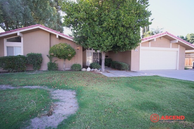Phenomenal Home Located In Gated Community! - Phenomenal Home Located In Gated Community!
