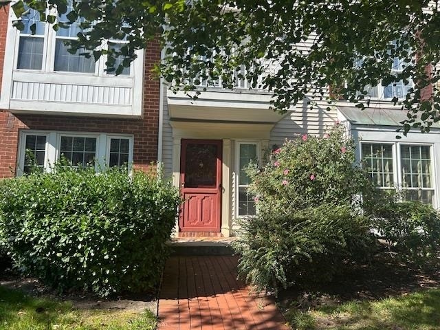 Building Photo - 24 Buttonwood St