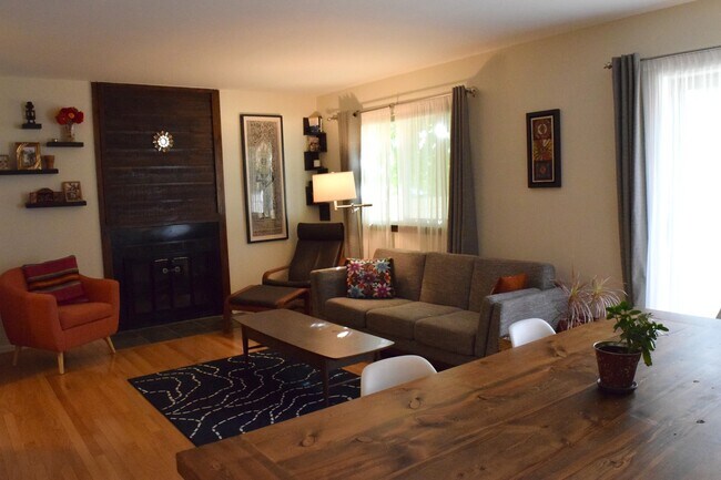 Photo - 3B/2.5B Updated Lafayette End-Unit Townhou...