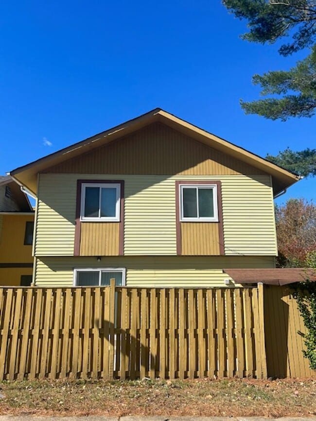 Photo - NICE WELL MAINTAINED TOWNHOME