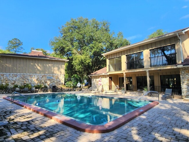 Building Photo - FOR RENT 1 bedroom, 1 bathroom, upper floor condo.