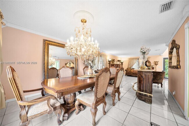 Photo - 2481 Riverdale Dr N