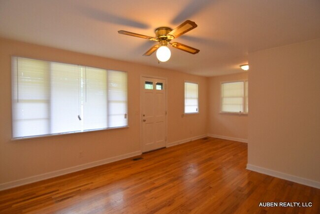 Photo - 3 Bed/2 Bath w/ Bonus Room - Section 8 OK!