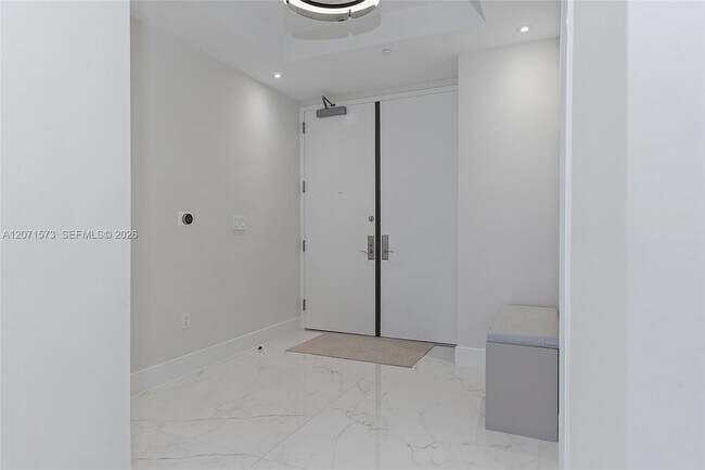 Photo - 100 South Pointe Dr Unit 910