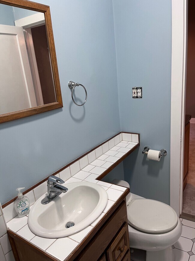 1821 W School St Unit 3