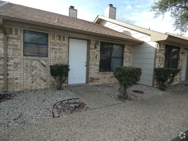 Building Photo - Townhome near ACU