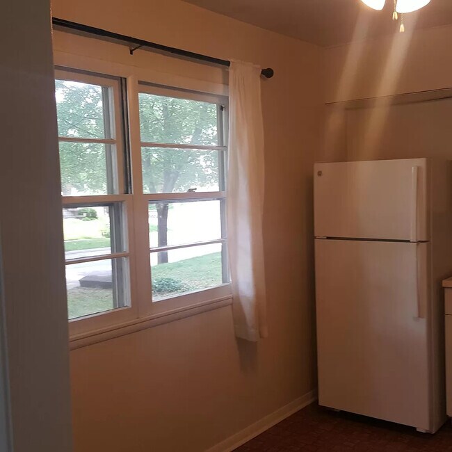 Photo - 649 W Vine St