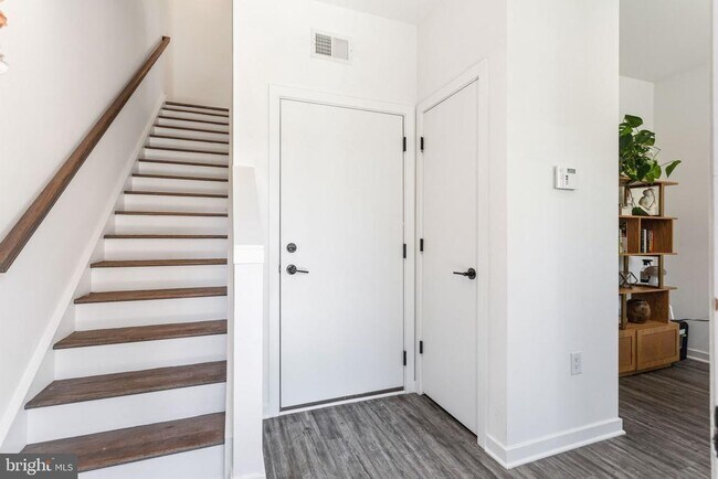 Photo - 2006 Northbank Pl