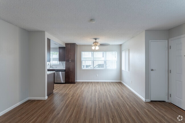 3 HAB, 2 BA - 1,100 ft²