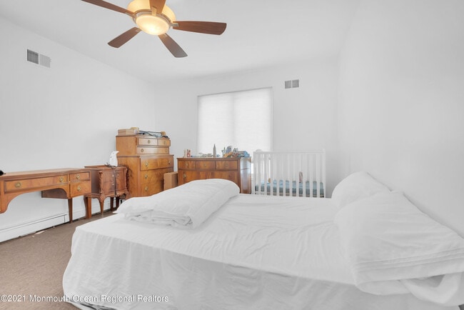 Photo - 45 Roslyn Ct House