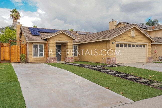 Photo - Single Story 3 bedroom home *SOLAR* *POOL*...