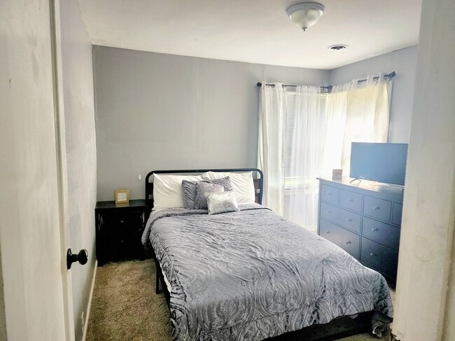 Photo - 121 Paul Ave