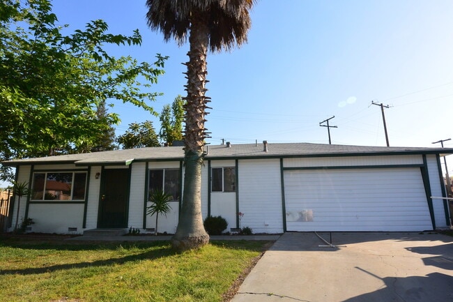 Building Photo - 2 bedroom 1 bathroom in NW Visalia! Close ... Rental