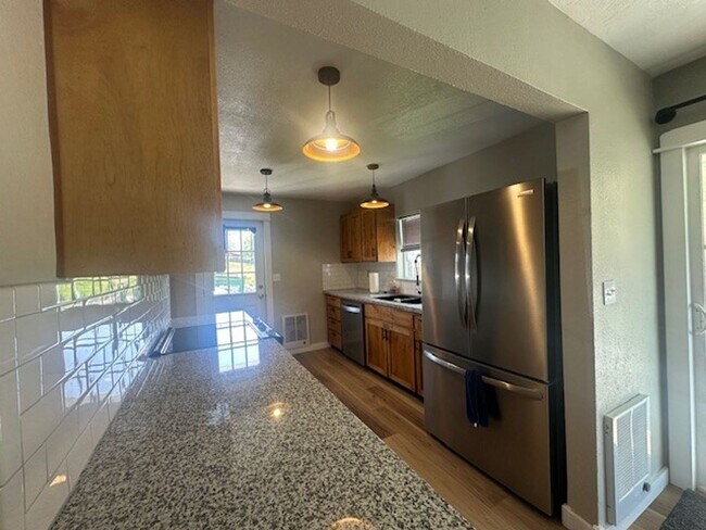 Photo - Newly Remodeled 3 Bedroom / 2 Bathroom in NE Madras