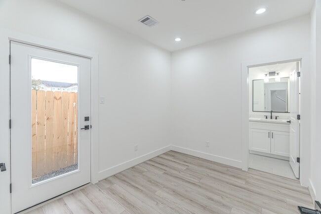 Photo - 7723 Hammerly Blvd