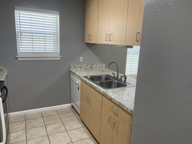 Photo - 2719 W Tharpe St