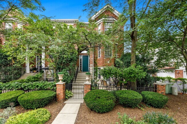 Photo - 940 Shandrew Dr Townhome