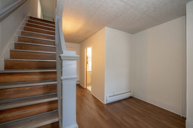 Photo - 921 W Walnut St