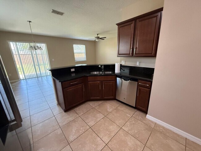 Photo - Beautiful 3 bedroom, 2.5 bath recently renovated townhouse in Winter Garden